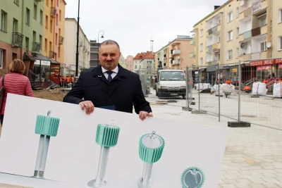 Radny powiatu nyskiego chce, żeby na ulicach Nysy stanęły poidła